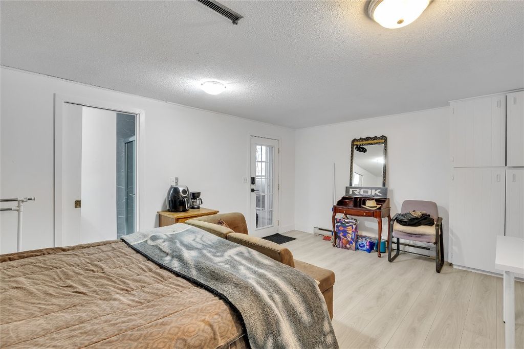 listing image 16513985666234022032