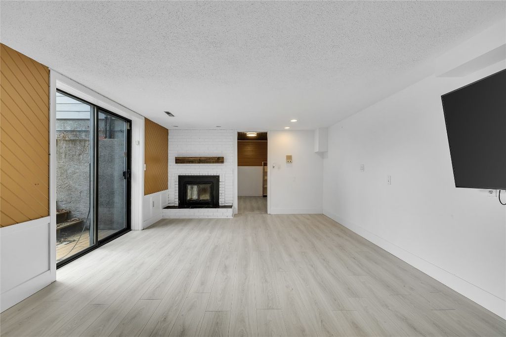 listing image 16519848801775637967