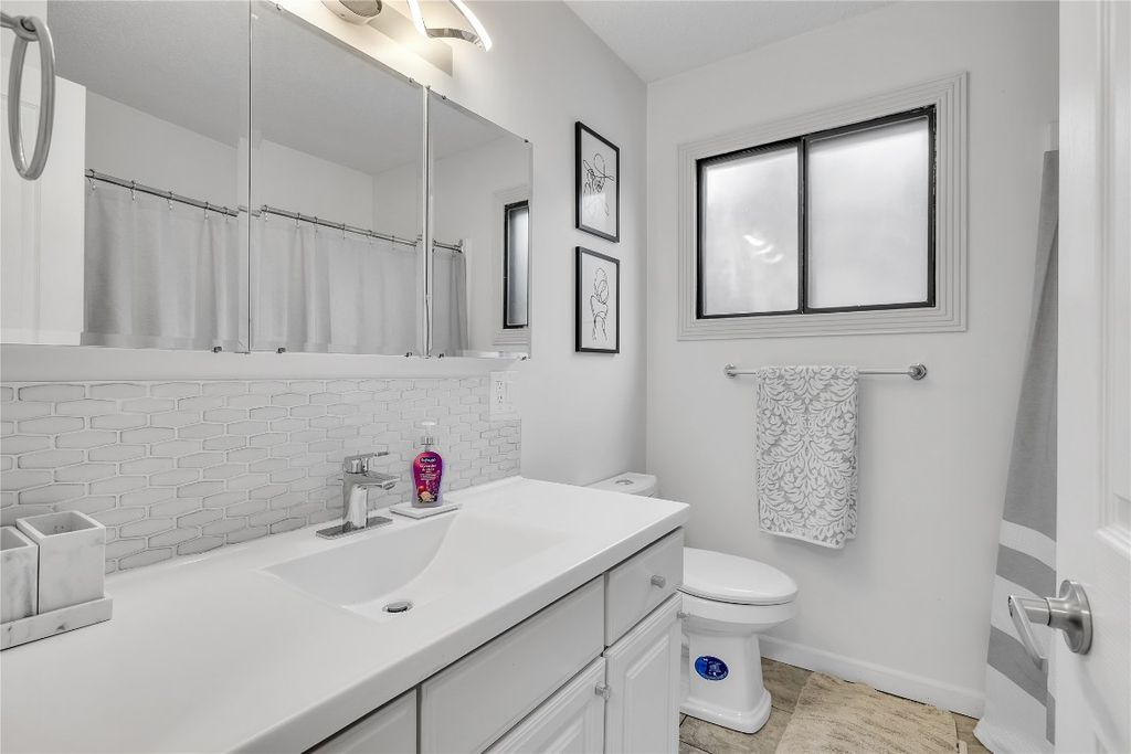 listing image 16510232809457242207