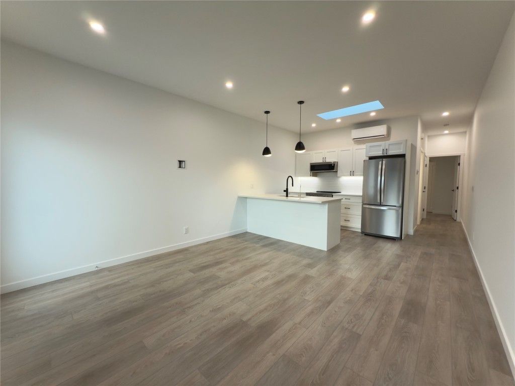 listing image 16511991857664562909