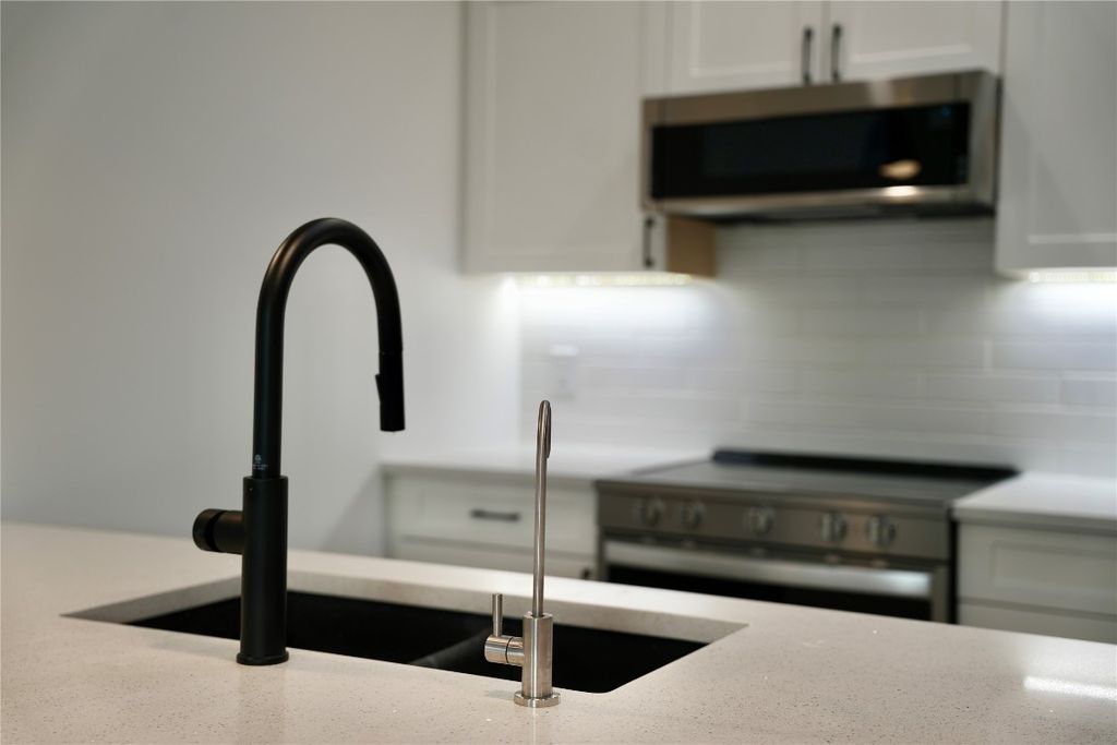 listing image 16511297949351189159