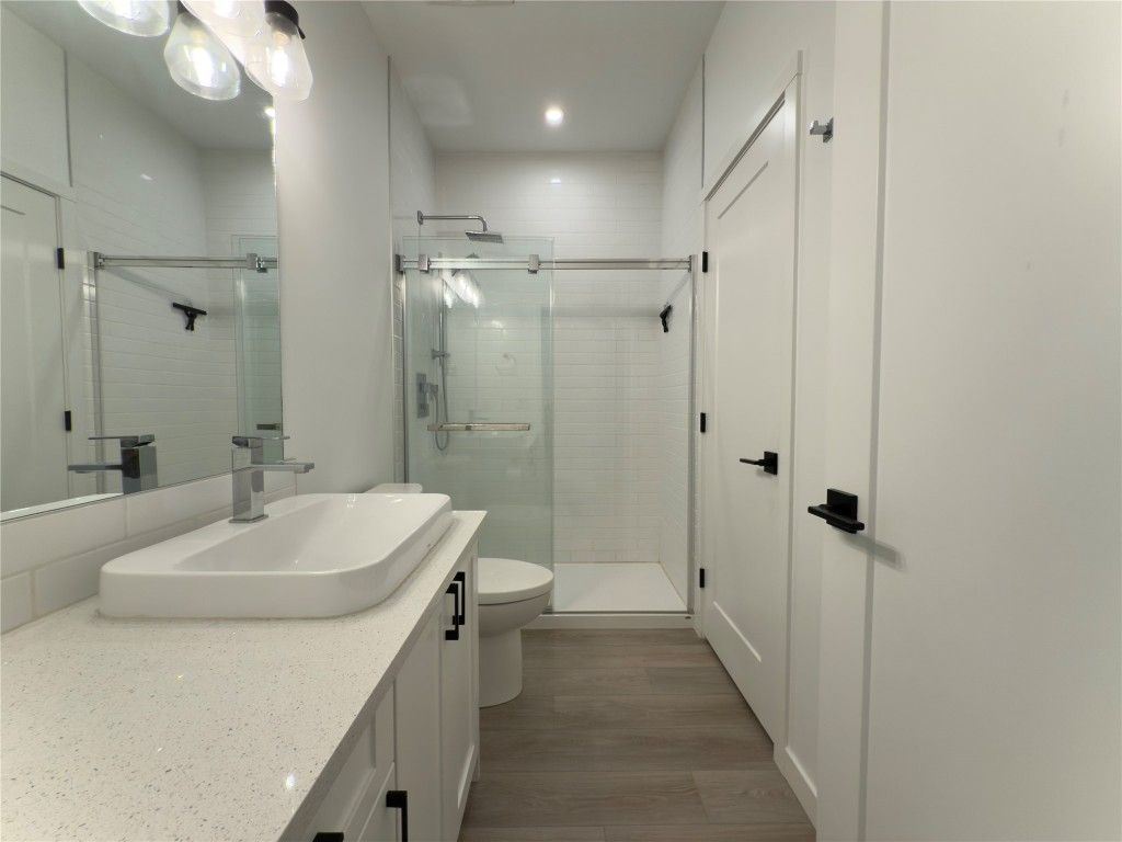 listing image 16514369325239187572