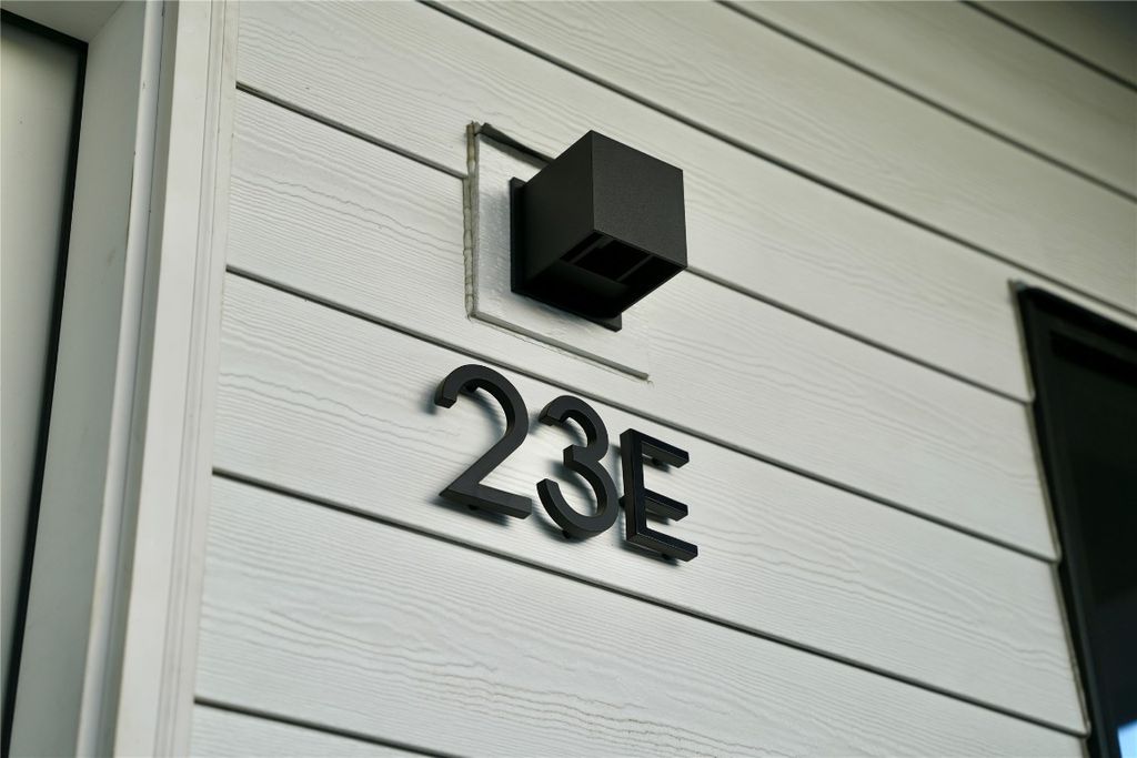 listing image 16519796337004000477