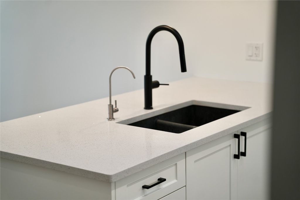 listing image 16519207278181804471