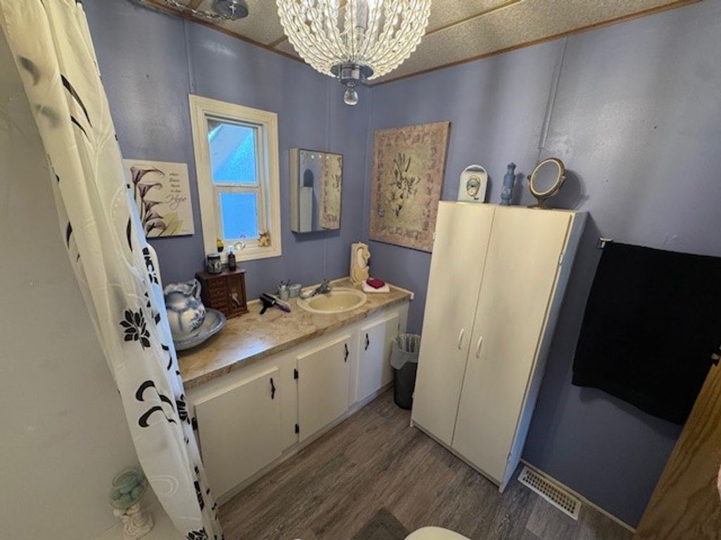 listing image 16515763592233951095