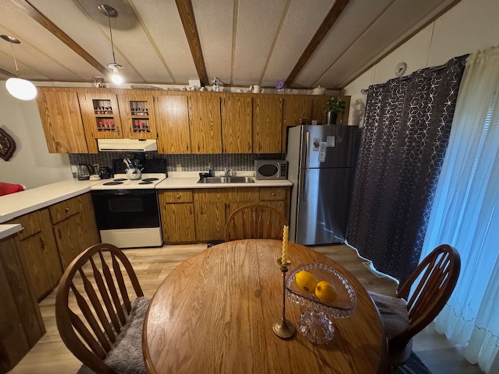 listing image 16514092711548721794