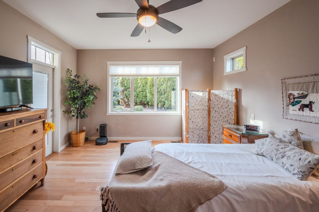listing image 16516825832257020473