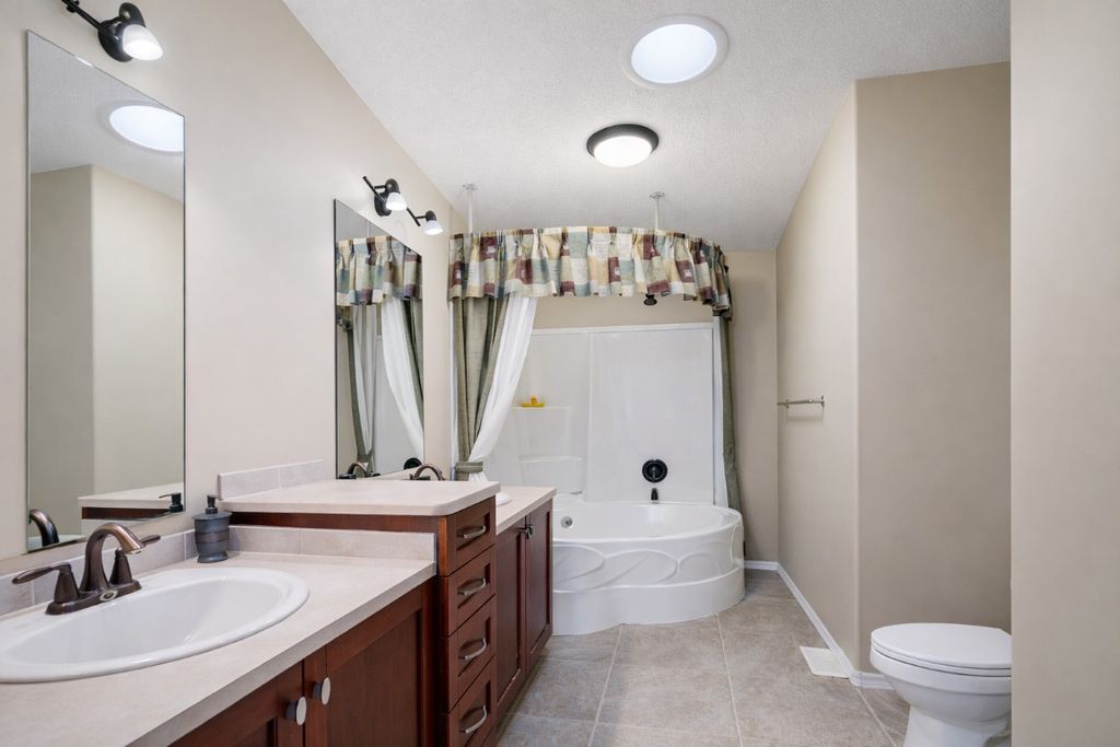 listing image 16511866836261005890