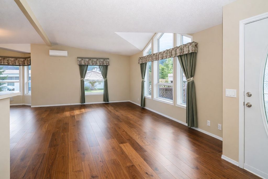 listing image 16517777635831668052