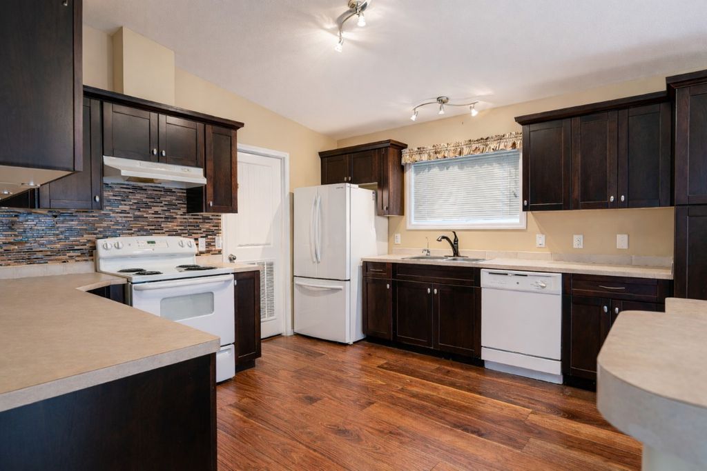 listing image 16510936606133536215