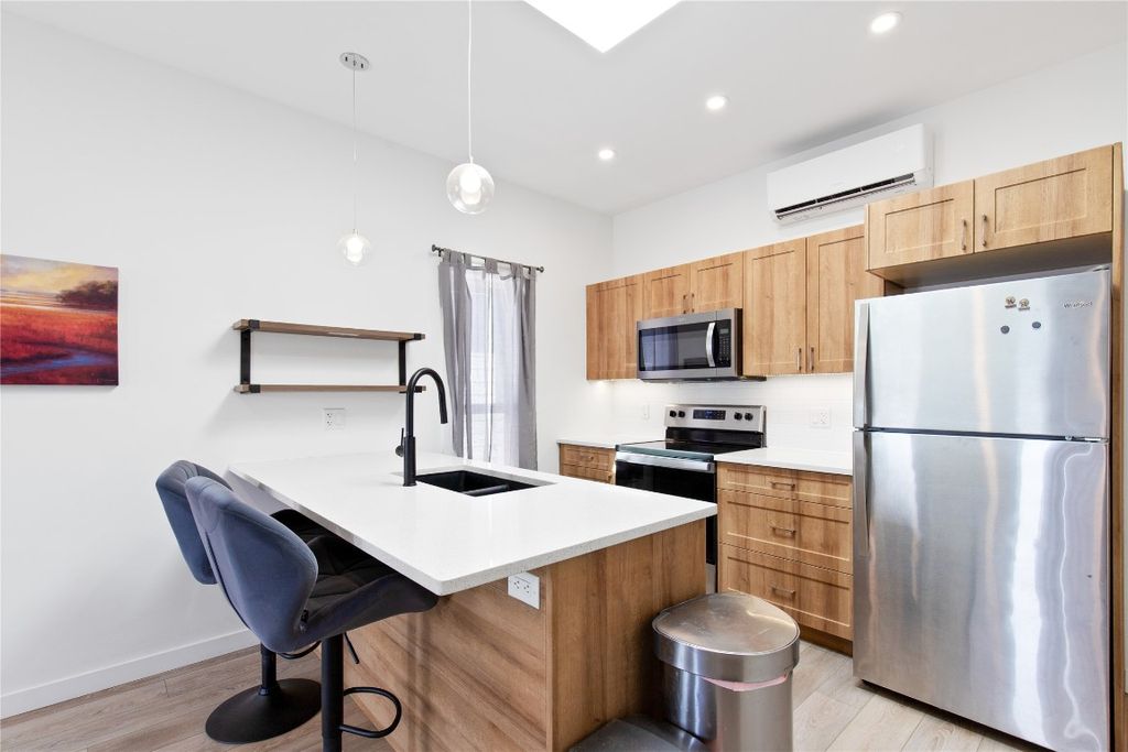 listing image 16514562682793108505