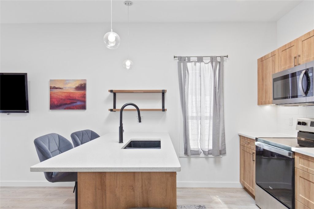 listing image 16510848986772077279