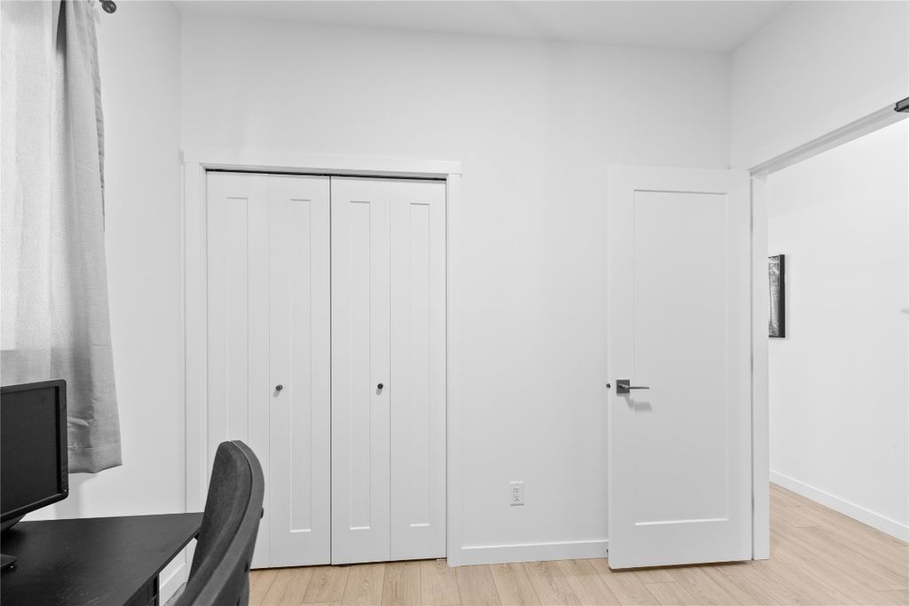 listing image 16518682481486001048