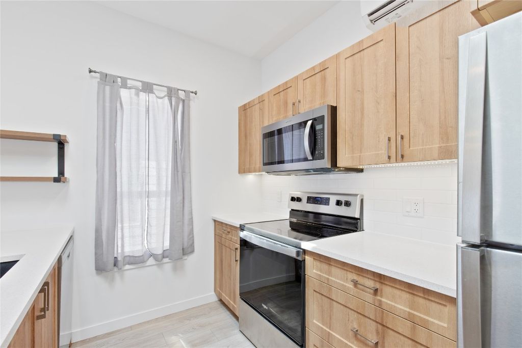 listing image 16514915428094418512