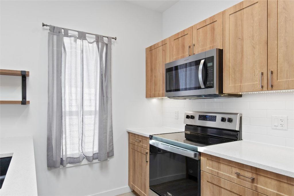 listing image 16516420682662599019