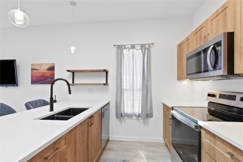 listing image 16516182989739374979