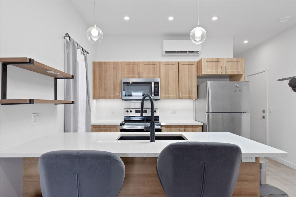 listing image 16518695573189075852