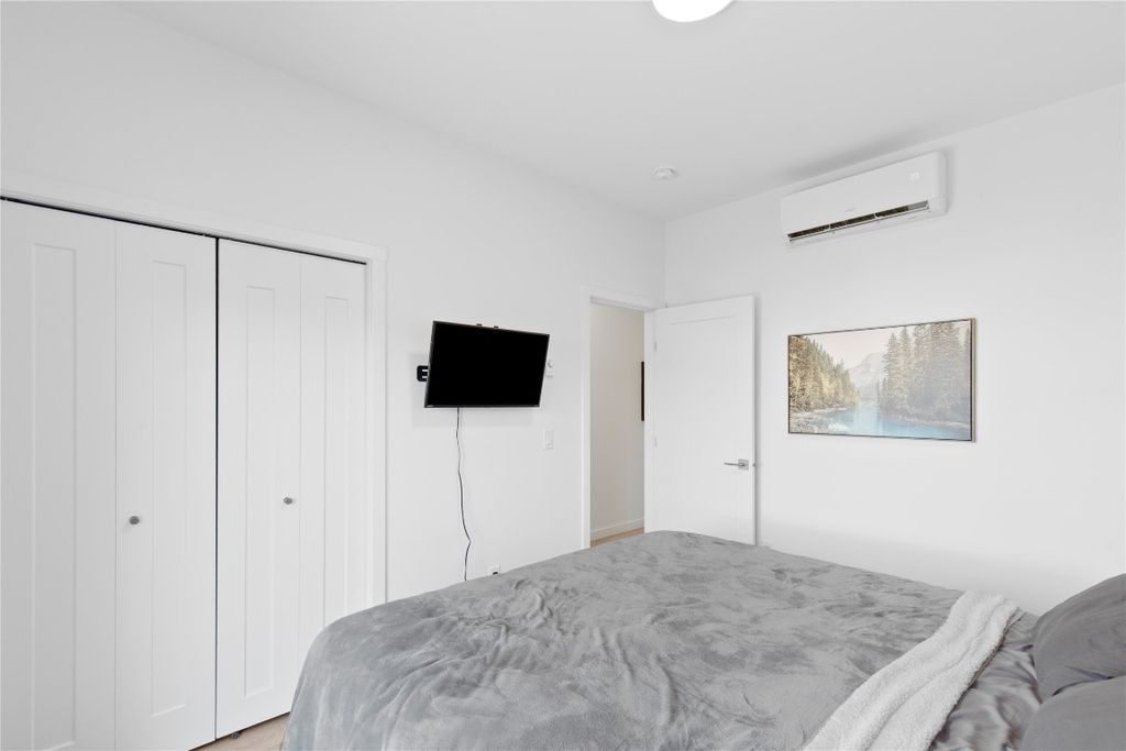 listing image 16515200652340979307