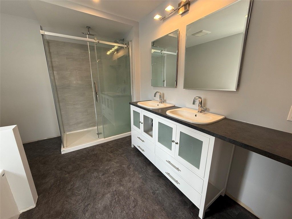 listing image 16513846235285796139