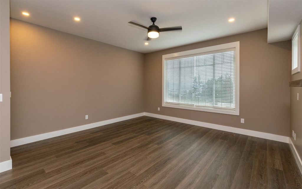 listing image 16513797706433112508