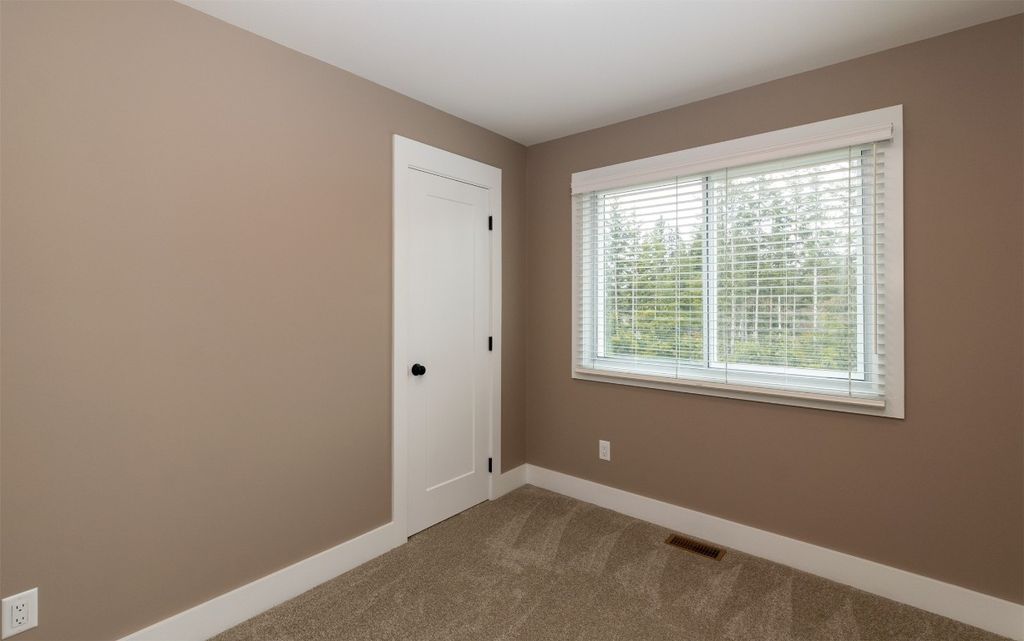 listing image 16518473945537470222