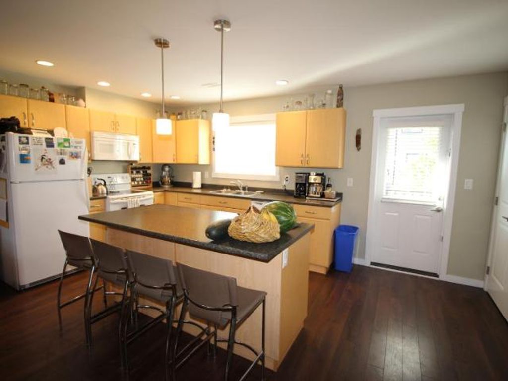 listing image 16512912339491152417