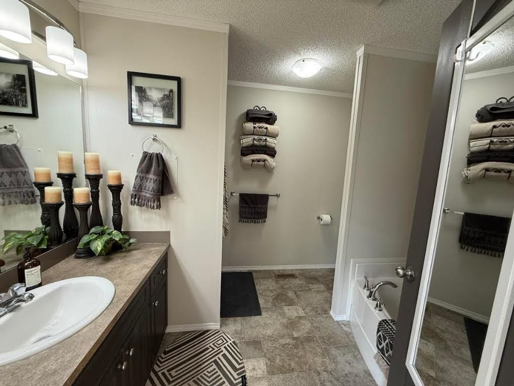 listing image 16515171636116715760