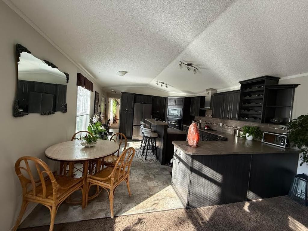 listing image 16518930261421621929