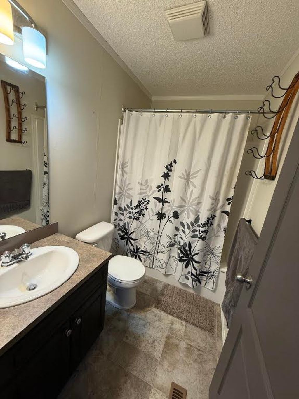 listing image 16517402484023751893