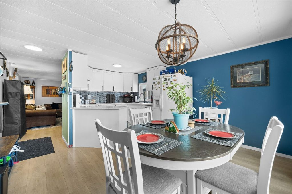 listing image 16519192297875446993