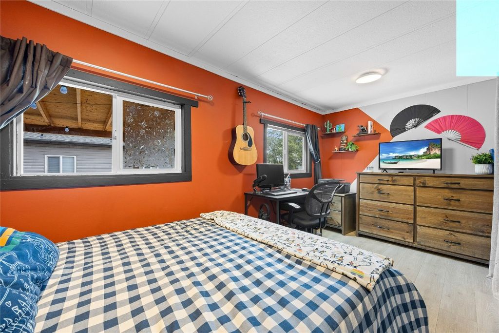 listing image 16515841182425954896