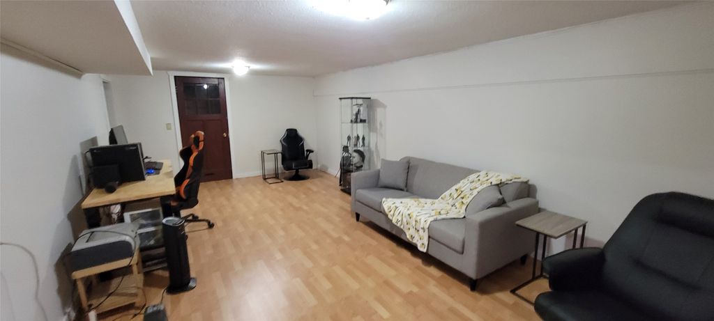 listing image 16512290705380348532