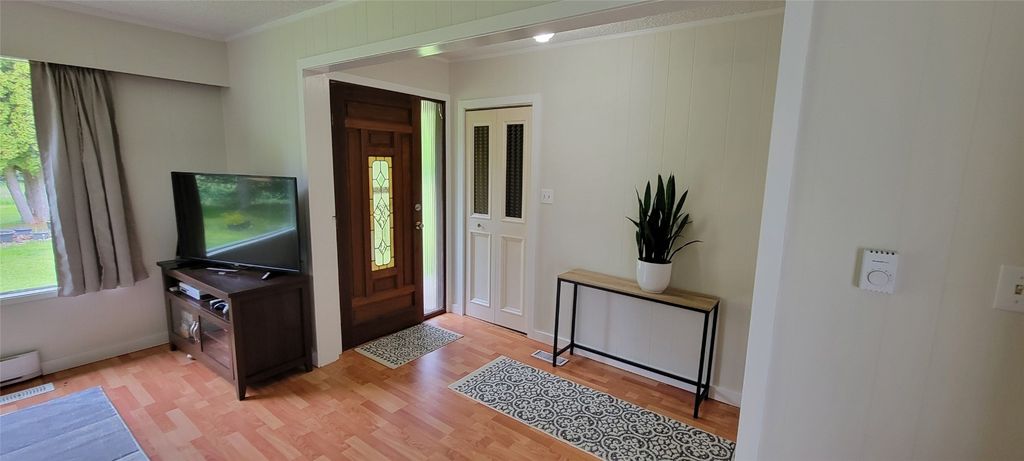 listing image 16517159593911170706