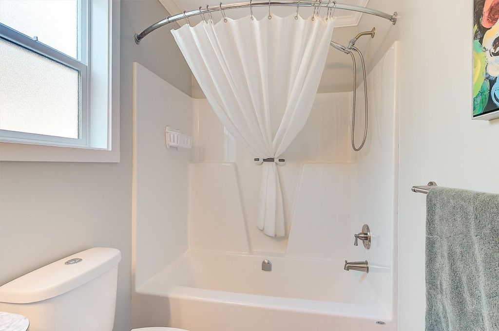 listing image 16519541723844677867