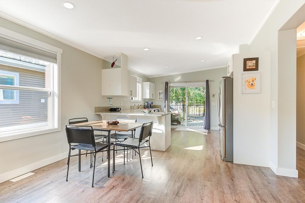 listing image 16519228447175100647