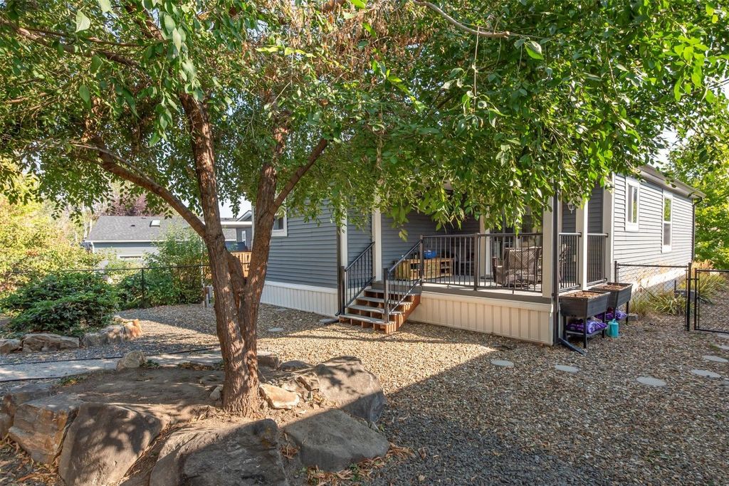 listing image 16516782959584231210