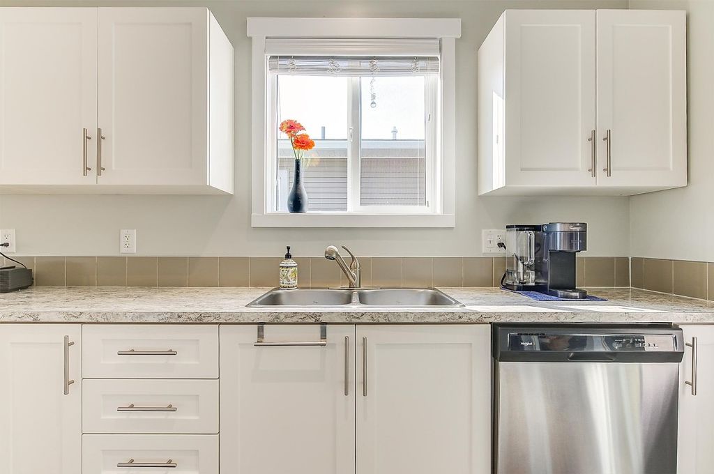 listing image 16516929397497763657