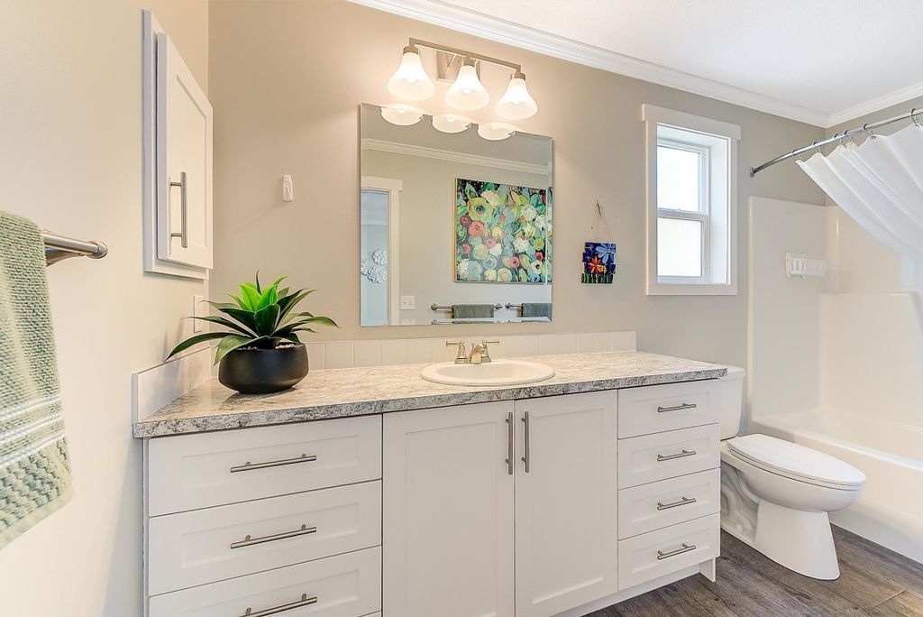 listing image 16518128594194147786