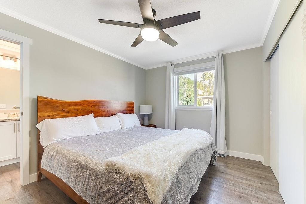 listing image 16517835693745249395