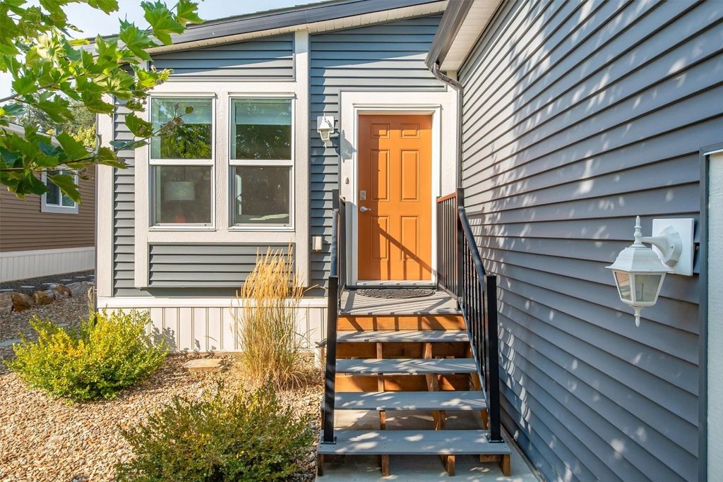 listing image 16516044522942253255