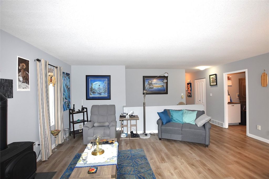 listing image 16519971731785247266