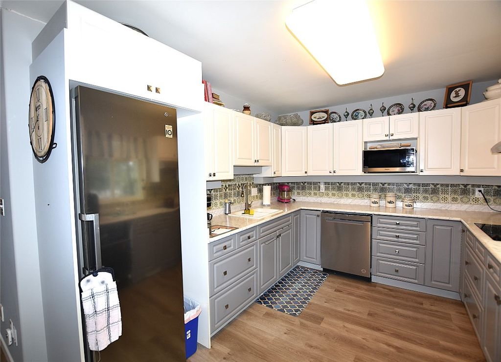 listing image 16511745876133330376