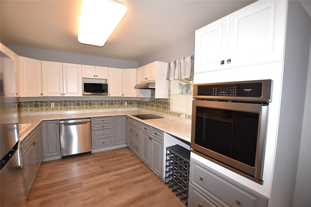 listing image 16512030079721474076