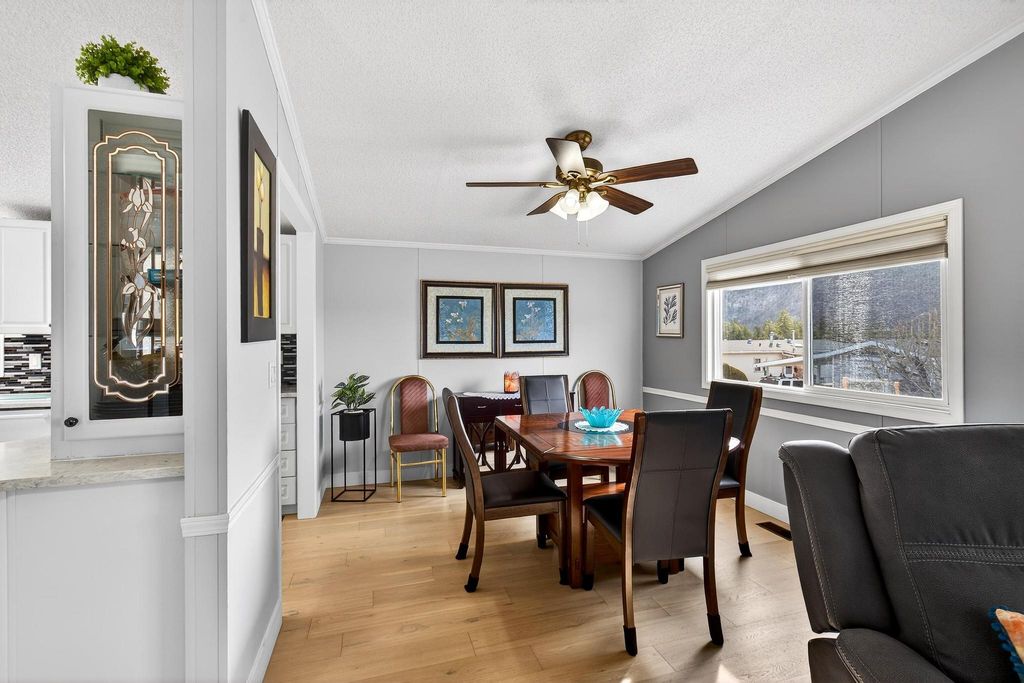 listing image 16512722918896555424