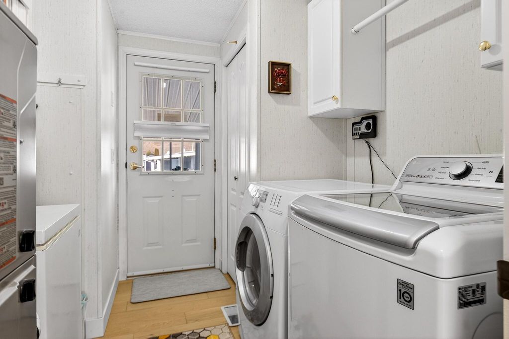 listing image 16517022651626113699