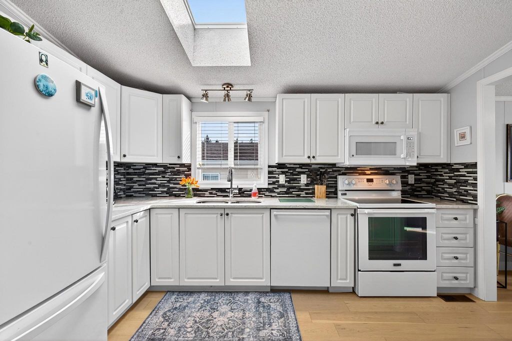 listing image 16514152410320474322