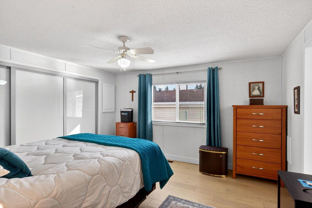 listing image 16511572507574946880