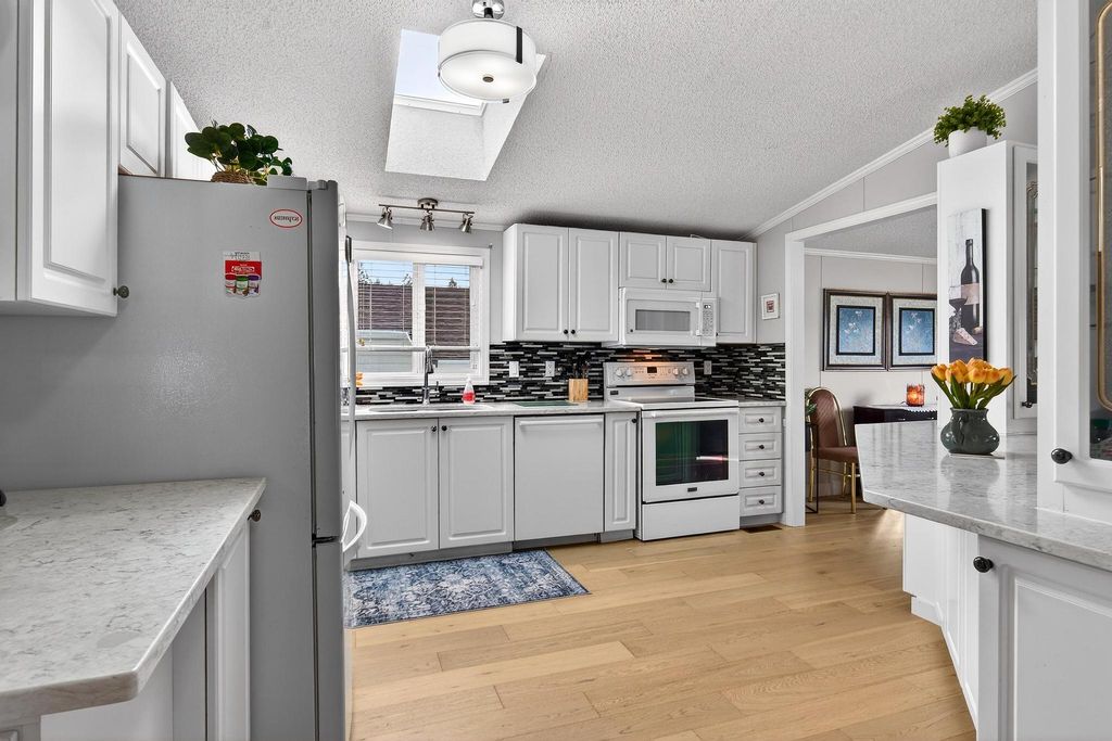 listing image 16518441928032066410