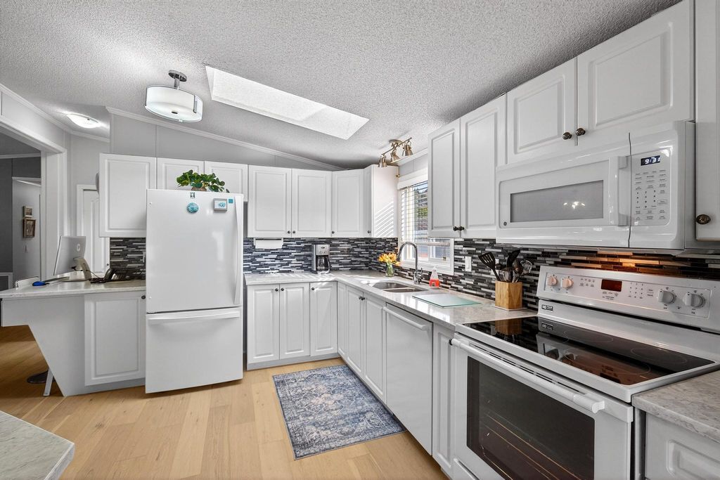 listing image 16517066603067695512