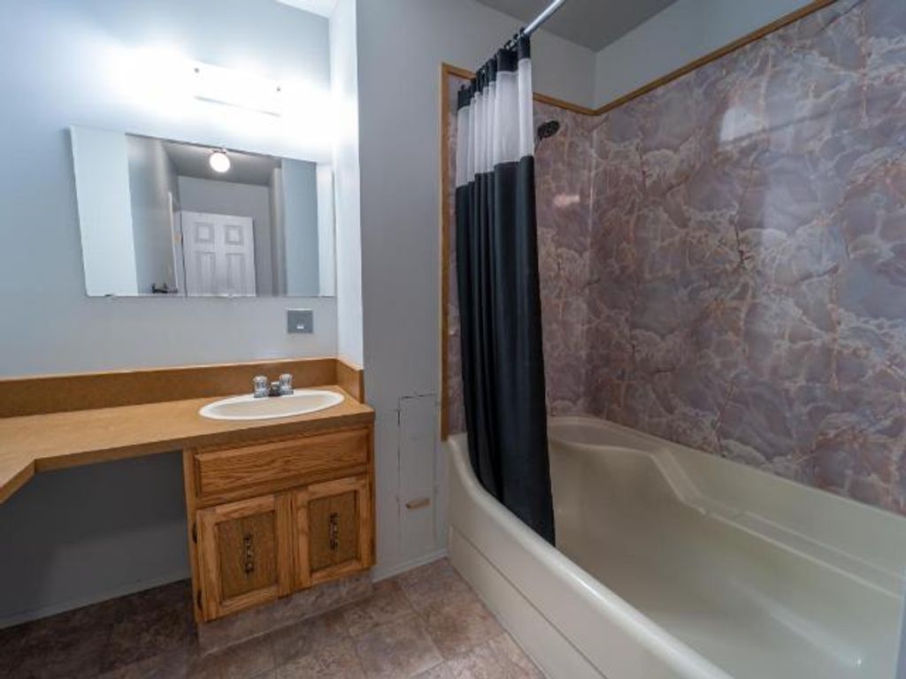 listing image 16519597008232811146